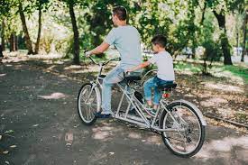 Paseo en bicicleta en familia